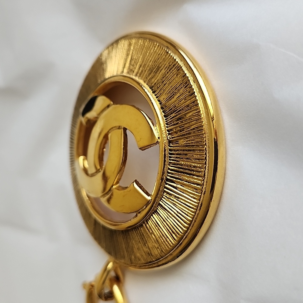 Authentic Vintage CHANEL Logo Pendant Necklace Gold - Picture 5 of 13